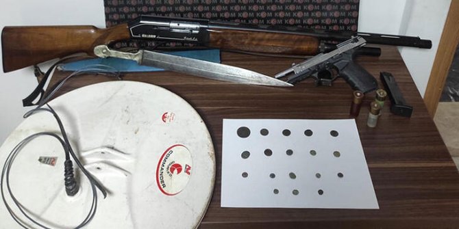 Muğla'da tarihi eser operasyonunda 'lejyoner kılıcı' ele geçirildi