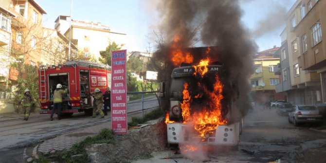 Ataşehir'de park halindeki kamyon alev alev yandı