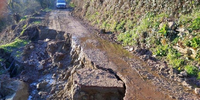 Sinop'ta 118 köy yolunda heyelan oluştu