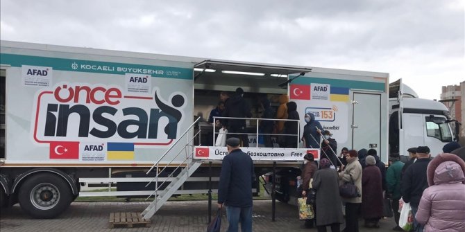 Ukrayna'ya 67 tır insani yardım malzemesi ve 1 mobil mutfak tırı gönderildi
