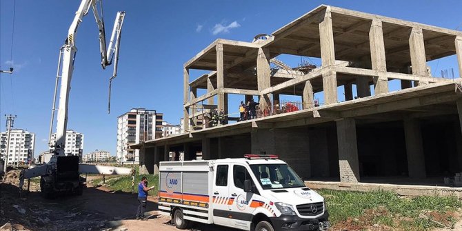 Diyarbakır'da inşaatta iskelenin çökmesi sonucu 1'i ağır 6 işçi yaralandı