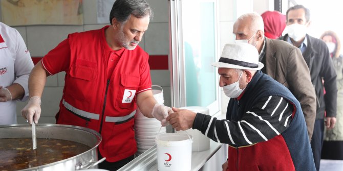 Kızılay, Ramazan yardımlarını ihtiyaç sahiplerine ulaştırıyor.