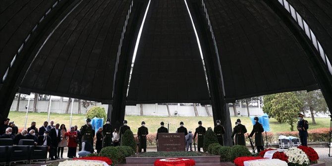 Sekizinci Cumhurbaşkanı Özal için İstanbul'da anma töreni yapıldı