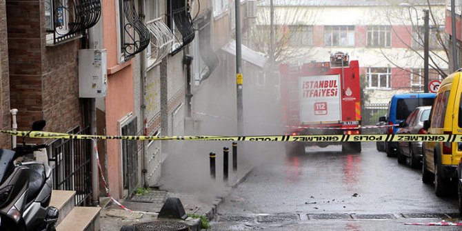 Şişli'de yer altı kablolarında yangın; 3 bina boşaltıldı