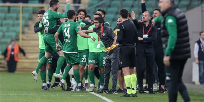 Bursaspor ligde kalma umutları için 'kritik virajda' galibiyet hedefliyor