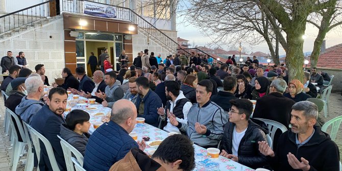 Mahalleliler 2 yıl aradan sonra iftarda buluştu