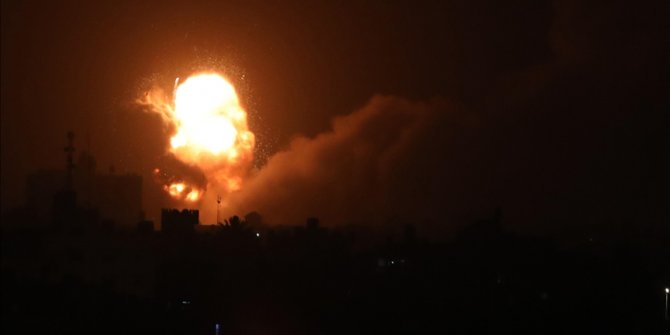 İsrail ordusu, Gazze'de Hamas'a ait bir noktayı vurdu