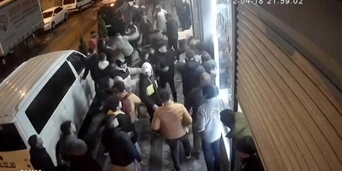Sultangazi'de tekmeli yumruklu kavga kamerada