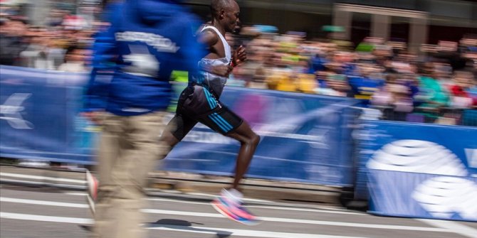 Boston Maratonu'nda ipi Kenyalı atletler göğüsledi