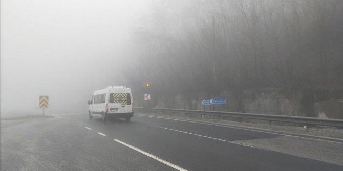 Bolu Dağı'nda sağanak ve sis ulaşımı güçleştiriyor