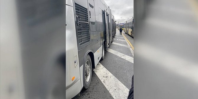 İBB'nin yeni metrobüsü arızalandı