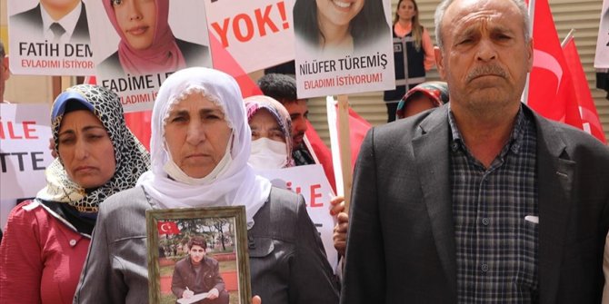 Diyarbakır annelerinin oturma eylemine bir aile daha katıldı