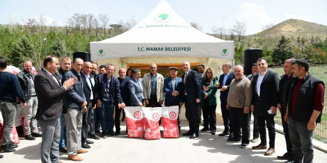 Mamak Belediyesi'nden çiftçilere yağlık ayçiçeği tohumu desteği