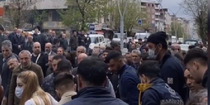 Sultangazi’de silahlı kavgada durakta bekleyen kadın vuruldu