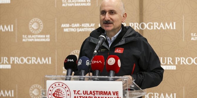 Bakan Adil Karaismailoğlu, AKM-Gar-Kızılay Metro Şantiyesi işçileriyle sahurda bir araya geldi