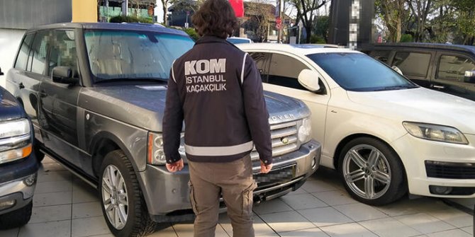 İnterpol'ün aradığı lüks araçları sahte belgelerle tescil eden şüphelilere operasyon