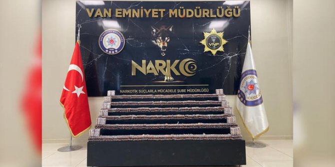 Van'da, araçta 28 bin 80 sentetik hap ele geçirildi
