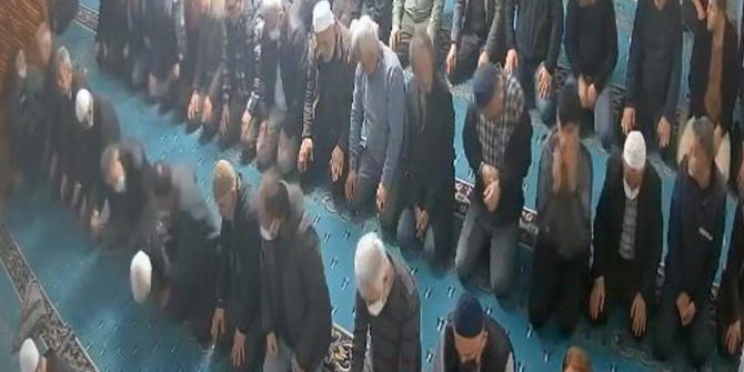 Teravih namazında kalp krizinden öldü