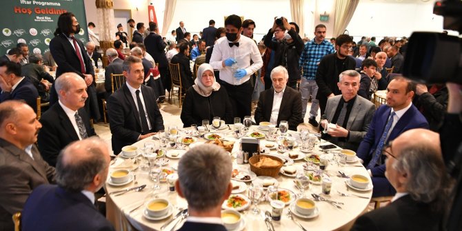 Mamak İmam Hatip Lisesi Mezunları İftar Yemeğinde Buluştu