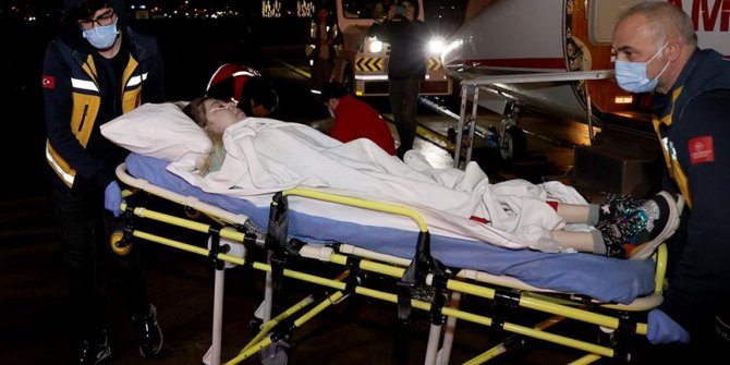 Fas ve Mısır'daki iki Türk hasta, tedavileri için ambulans uçakla Türkiye'ye getirildi