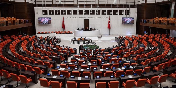 AK Parti, sağlık çalışanlarına ilişkin yasa teklifini TBMM Başkanlığı'na sundu