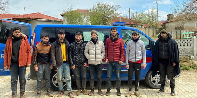 Bulgar polisi 13 kaçak göçmeni darbedip, Türkiye'ye itti iddiası