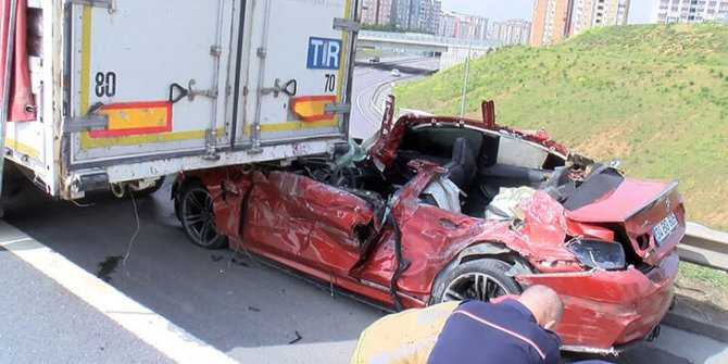 Başakşehir'de otomobil TIR'ın altına girdi; 1 ölü