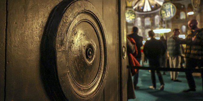 Ayasofya-i Kebir Camii'nin tahrip olan imparator kapısı onarıldı