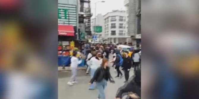 Sultanbeyli'de kalabalık grup arasında kavga: Ortalık savaş alanına döndü