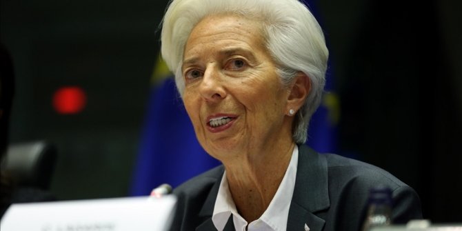 ECB Başkanı Lagarde, faiz artırımı için bu yıl güçlü bir ihtimal olduğu sinyalini verdi