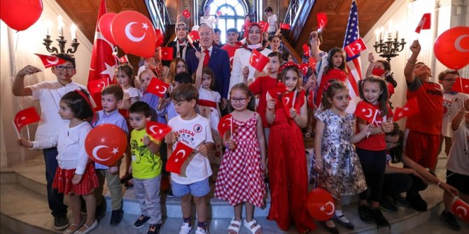 Türkiye'nin Washington Büyükelçiliği ve New York Başkonsolosluğu'nda 23 Nisan coşkuyla kutlandı