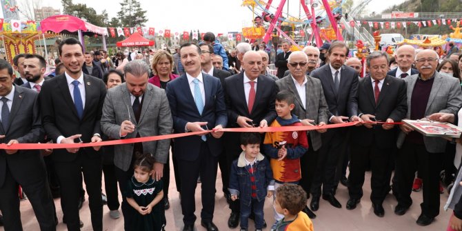 Fatih Caddesi üzerine inşa edilen lunapark açıldı