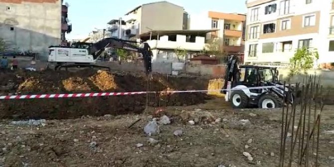 Bandırma'da inşaat kazısında toprağa gömülü halde el bombaları bulundu