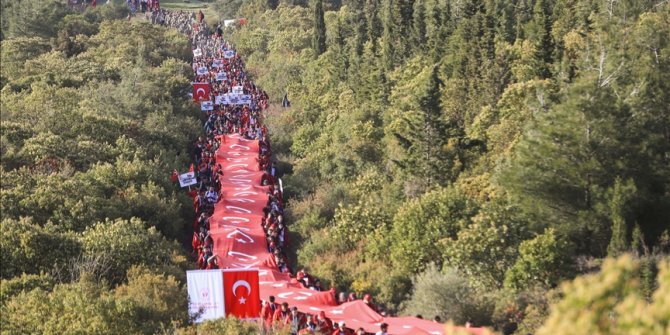 Gençler atalarının izinde Conkbayırı'na yürüyor