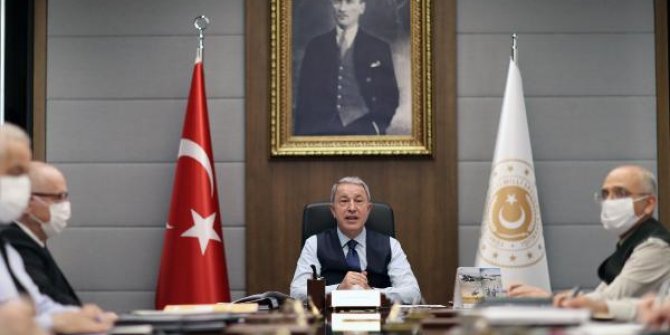 Bakan Akar'dan komutanlarla toplantı