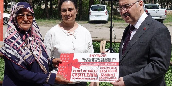 İzmir'de 1 milyon 300 bin fide ile 300 kilogram tohum dağıtıldı