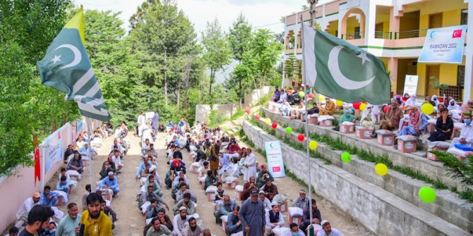 Pakistan’daki muhtaçlara Cansuyu