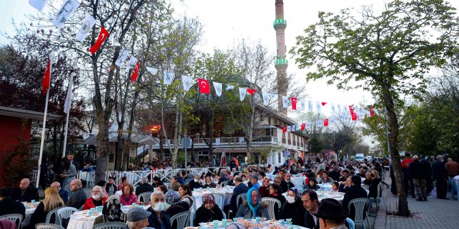 Başkan Fethi Yaşar, vatandaşlarla mahalle iftarlarında bir araya geldi