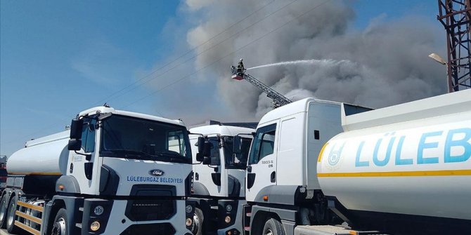 Kırklareli'nde mobilya fabrikasında yangın çıktı
