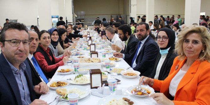 ASBÜ'den Yavru Vatan Kıbrıs'ta anlamlı iftar yemeği