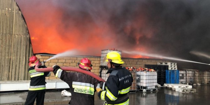 Bakü yakınlarında sanayi parkında çıkan yangın 15 saatte söndürüldü