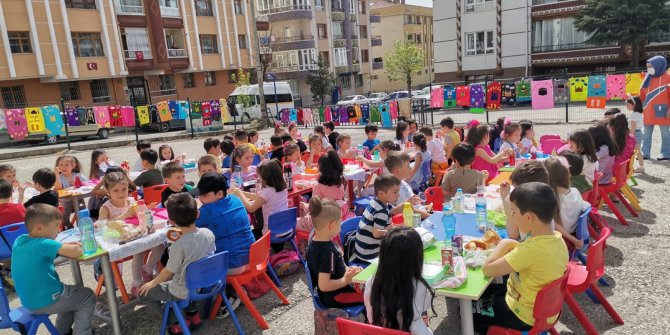 Pursaklar Belediyesi Nezaket Okulu öğrencileri öğle ezanı ile birlikte iftar yaptı