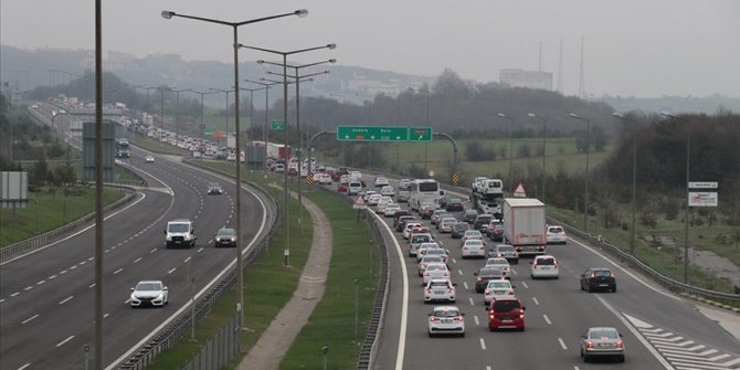 Anadolu Otoyolu'nun Bolu ve Düzce kesiminde bayram trafiği başladı