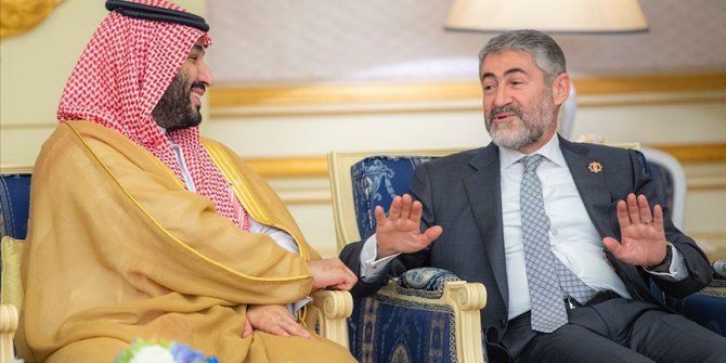 Hazine ve Maliye Bakanı Nebati, Suudi Arabistan Veliaht Prensi Selman ile bir araya geldi