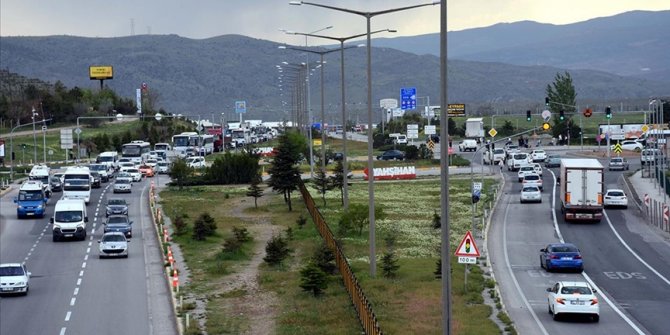 'Kilit kavşak' Kırıkkale'de bayram öncesi trafik yoğunluğu başladı