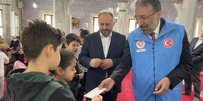Türkiye Diyanet Vakfından yetim çocuklara bayram yardımı