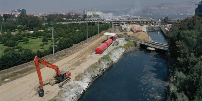 İzmir Körfezi'nde kötü kokunun derelerdeki betondan kaynaklandığı iddiası