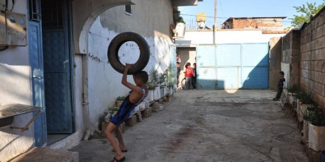 Otomobil lastiği ile antrenman yapan Mustafa, Güreşte Türkiye üçüncüsü oldu