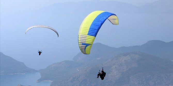 Babadağ'dan bu yıl yaklaşık 200 bin yamaç paraşütü uçuşu bekleniyor