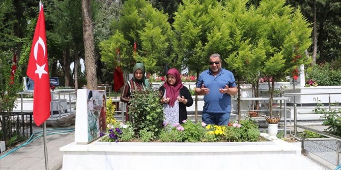 Şehitliklerde hüzünlü bayram arifesi